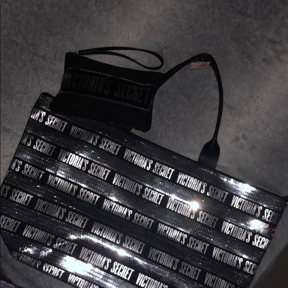 VIctoria’s Secret tote w/makeup wristlet.